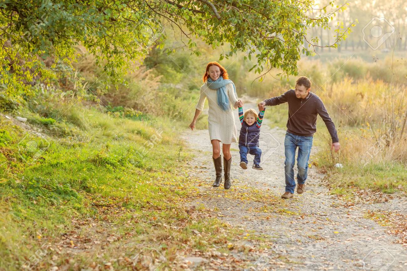 Young Attractive Parents and Child Portrait - 37815286 Young Attractive Parents and Child Portrait - 37815286