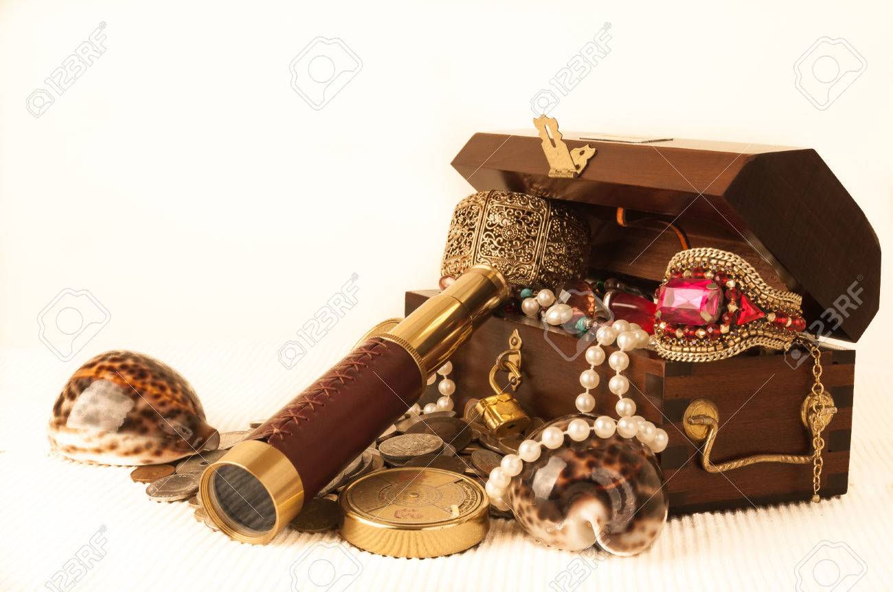 Pirate & Castle Jewelry with Treasure Chest Deluxe BlingBlingBrick Pirate & Castle Jewelry with Treasure Chest Deluxe BlingBlingBrick