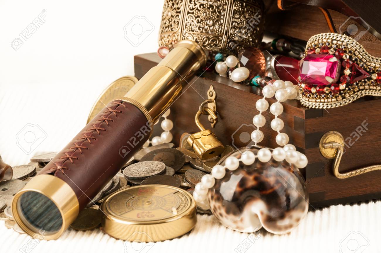 Pirate & Castle Jewelry with Treasure Chest Deluxe BlingBlingBrick Pirate & Castle Jewelry with Treasure Chest Deluxe BlingBlingBrick
