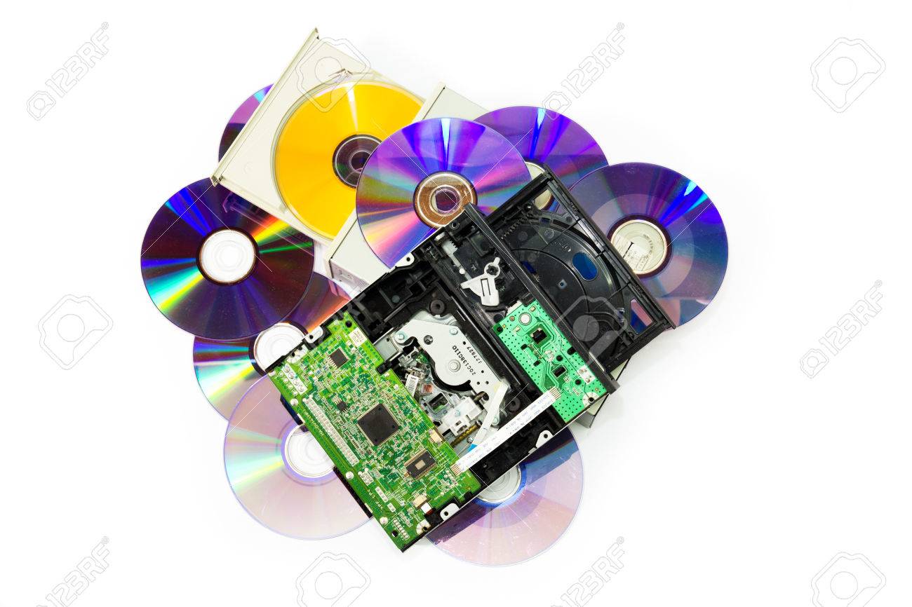 電子廃棄物 壊れた 割れた Cd と Dvd プレーヤー 白 の写真素材 画像素材 Image