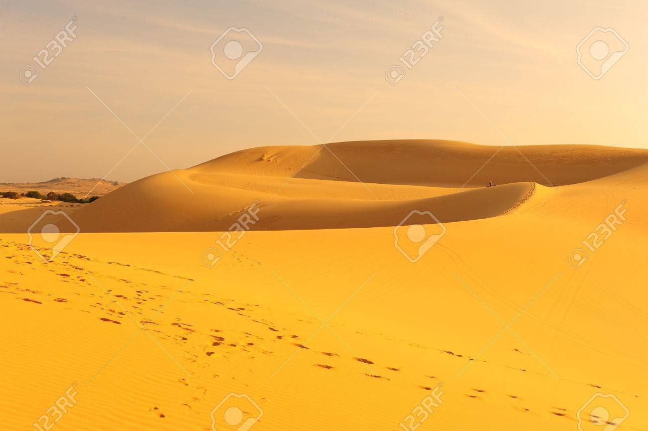 白い砂丘 ベトナムの小さな砂漠 の写真素材 画像素材 Image 22911454