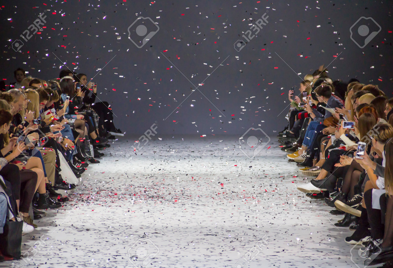 dress - Show Fashion runway audience video dress - Show Fashion runway audience video