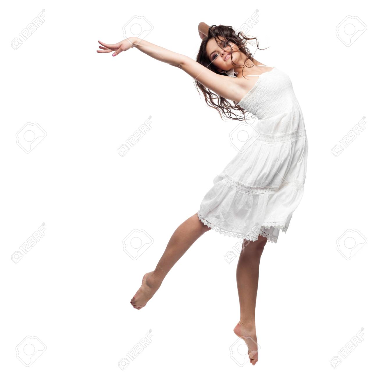 девушка в белом платье. танцующие девушки в белом. танцующие девушки в белом. девушка в белом. танцовщица в белом платье.