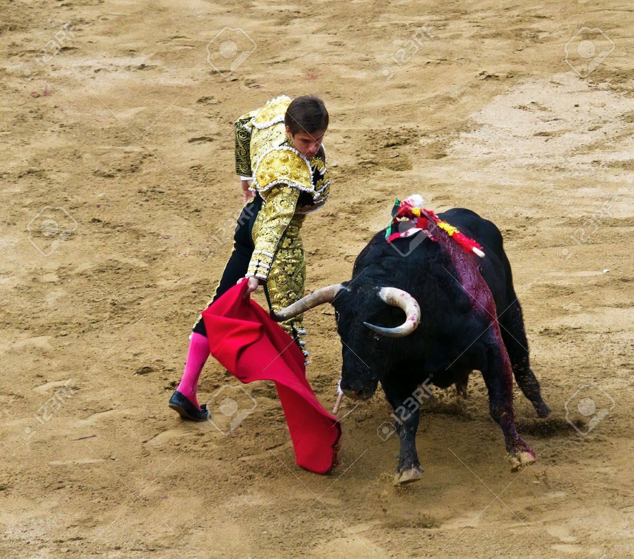 バルセロナ 9 月 24 Julian ロペス エル ジュリ コリーダ デ トロスや典型的なスペインの伝統どこ Torero や闘牛士を殺す 9 月 24 日牛 11 年バルセロナ スペインに闘牛中にアクションで の写真素材 画像素材 Image バルセロナ 9 月 24 Julian ロペス エル ジュリ コリーダ デ トロスや典型的なスペインの伝統どこ Torero や闘牛士を殺す 9 月 24 日牛 11 年バルセロナ スペインに闘牛中にアクションで の写真素材 画像素材 Image