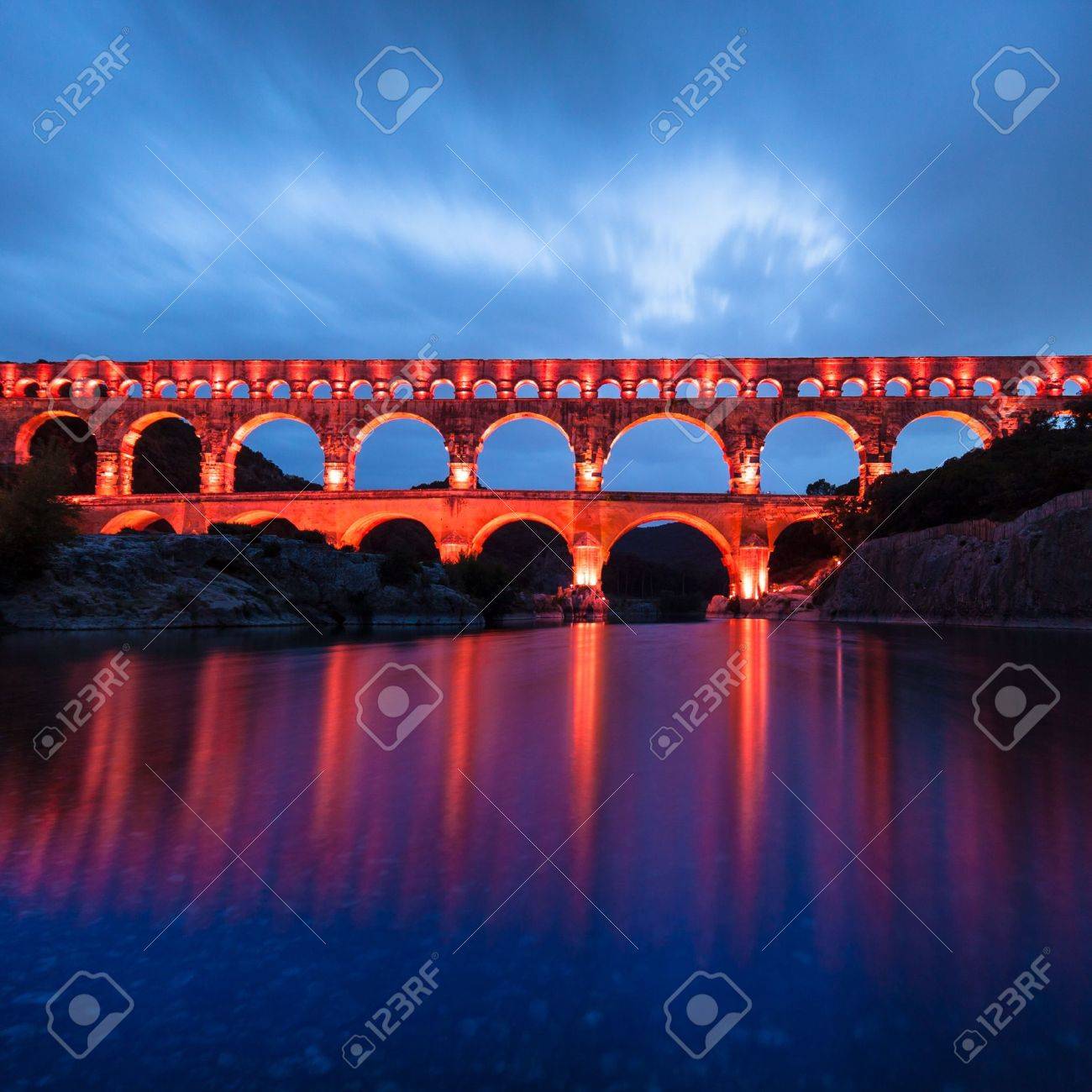 ポンデュ ガール ガールの橋 は 南フランス ヨーロッパのガール デパートで自主規制 ポンデュ ガール ルムーランの近くでガルドン川を交差させる 古代ローマの水道橋です の写真素材 画像素材 Image 1503