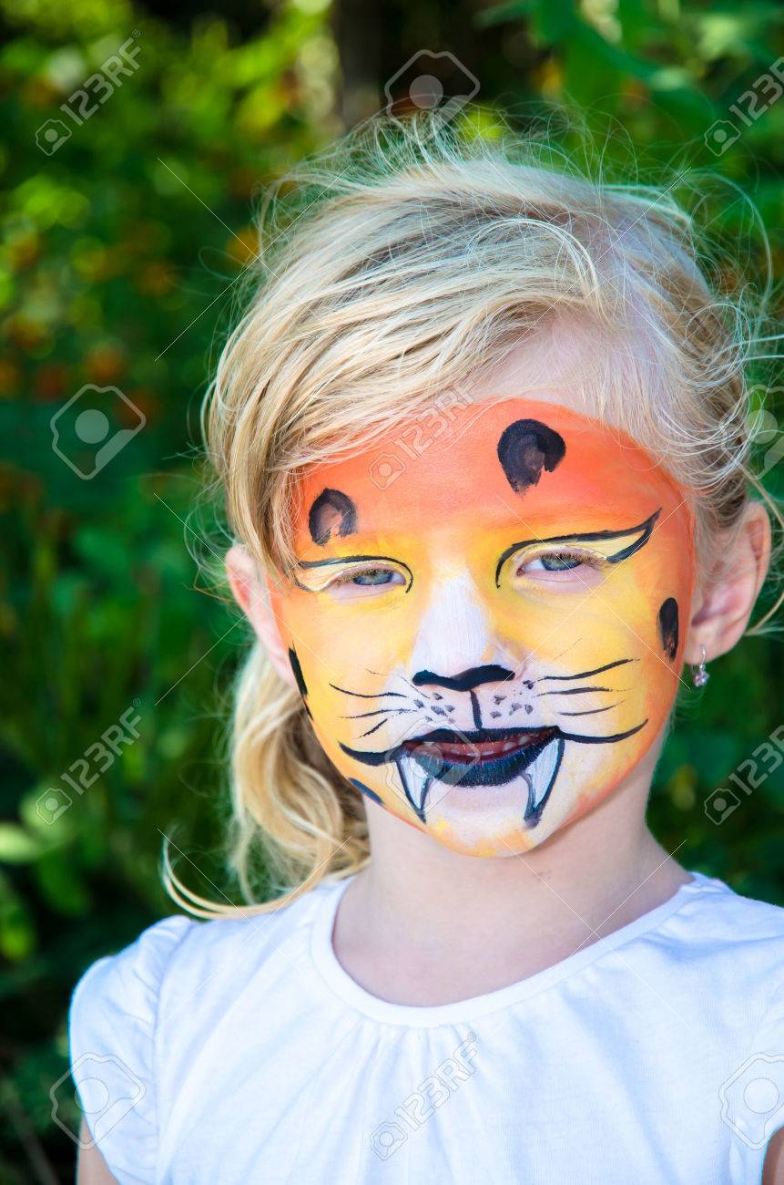 Schone Blonde Madchen Mit Tiger Schminken Lizenzfreie Fotos Bilder Und Stock Fotografie Image 34681783