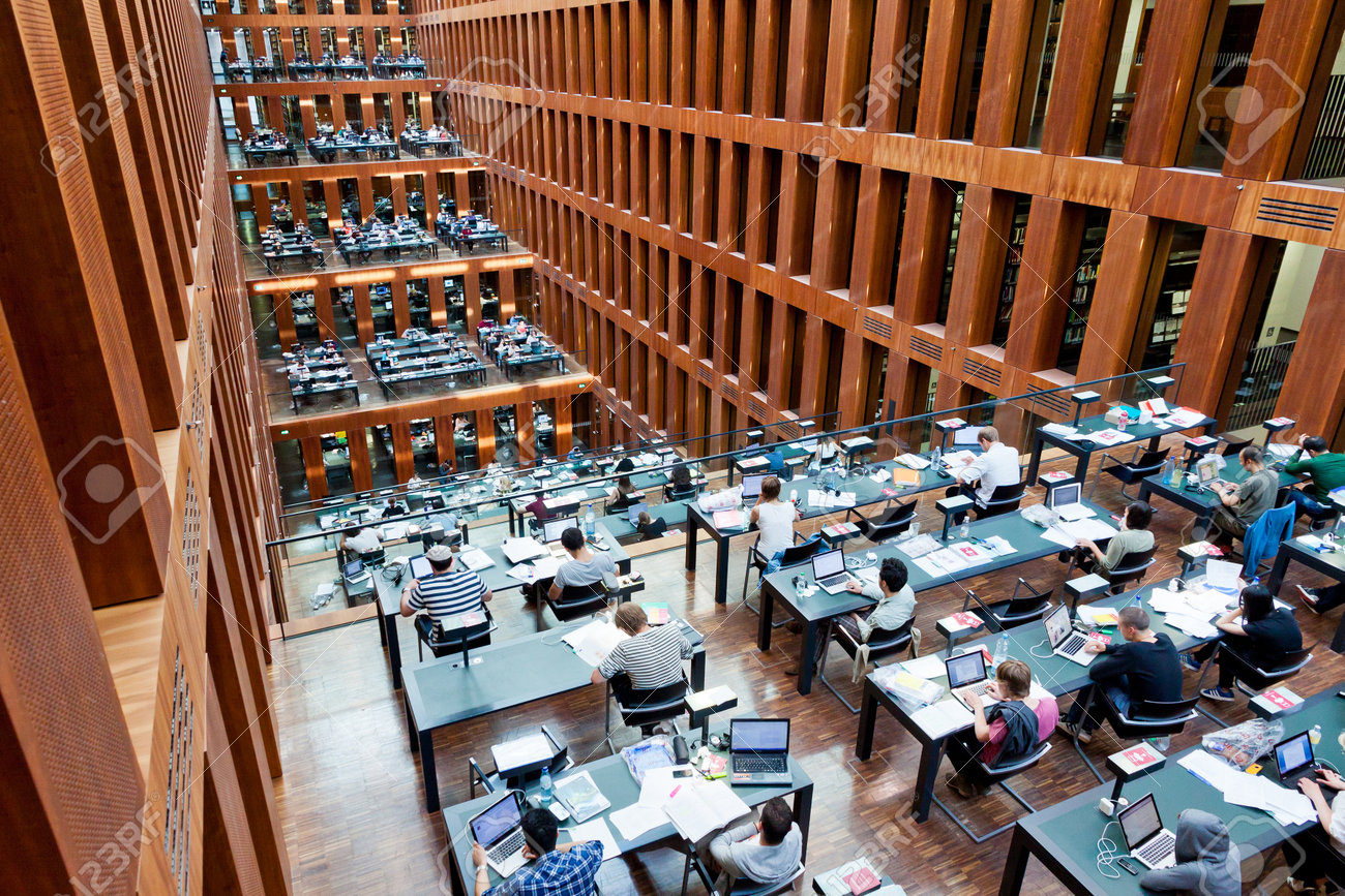 ベルリン ドイツ 14 年 7 月 1 日 ベルリンのフンボルト大学図書館ドイツで最も先進的な科学的な図書館の一つです の写真素材 画像素材 Image ベルリン ドイツ 14 年 7 月 1 日 ベルリンのフンボルト大学図書館ドイツで最も先進的な科学的な図書館の一つです の写真素材 画像素材 Image