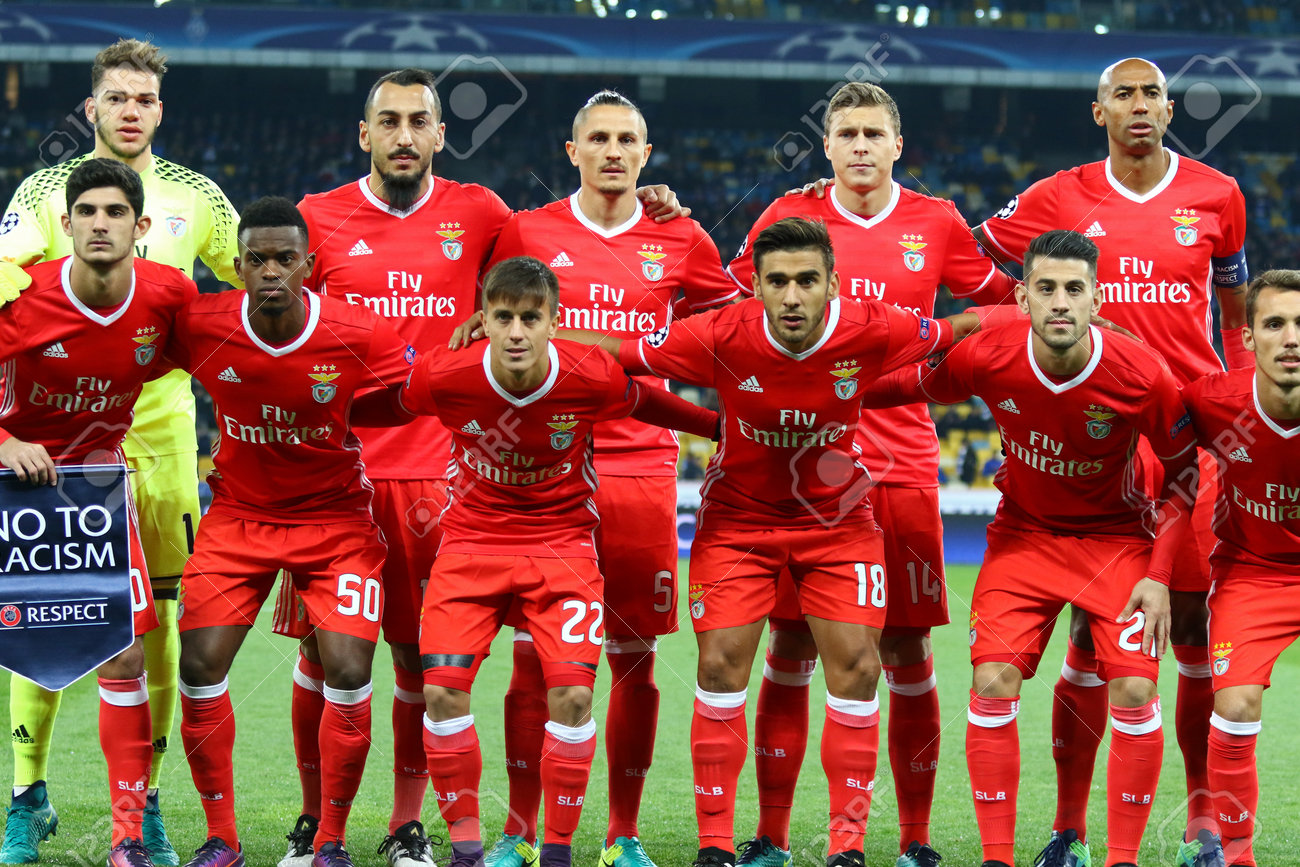 キエフ ウクライナの Nsc Olimpiyskyi スタジアムで Fc ディナモ キエフと Uefa チャンピオンズ リーグの試合前に の集合写真のキエフ ウクライナ 16 年 10 月 19 日 Sl ベンフィカの選手ポーズ の写真素材 画像素材 Image キエフ ウクライナの Nsc Olimpiyskyi スタジアムで Fc ディナモ キエフと Uefa チャンピオンズ リーグの試合前に の集合写真のキエフ ウクライナ 16 年 10 月 19 日 Sl ベンフィカの選手ポーズ の写真素材 画像素材 Image