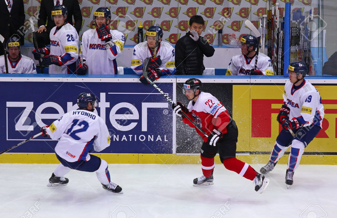 キエフ ウクライナ 17 年 4 月 27 日 赤 はオーストリアおよび南朝鮮選手の戦いは Iihf 17 アイス ホッケー世界選手権 Div 1 グループ A 戦韓国スポーツの宮殿の中にパックの の写真素材 画像素材 Image キエフ ウクライナ 17 年 4 月 27 日 赤 はオーストリアおよび南朝鮮選手の戦いは Iihf 17 アイス ホッケー世界選手権 Div 1 グループ A 戦韓国スポーツの宮殿の中にパックの の写真素材 画像素材 Image
