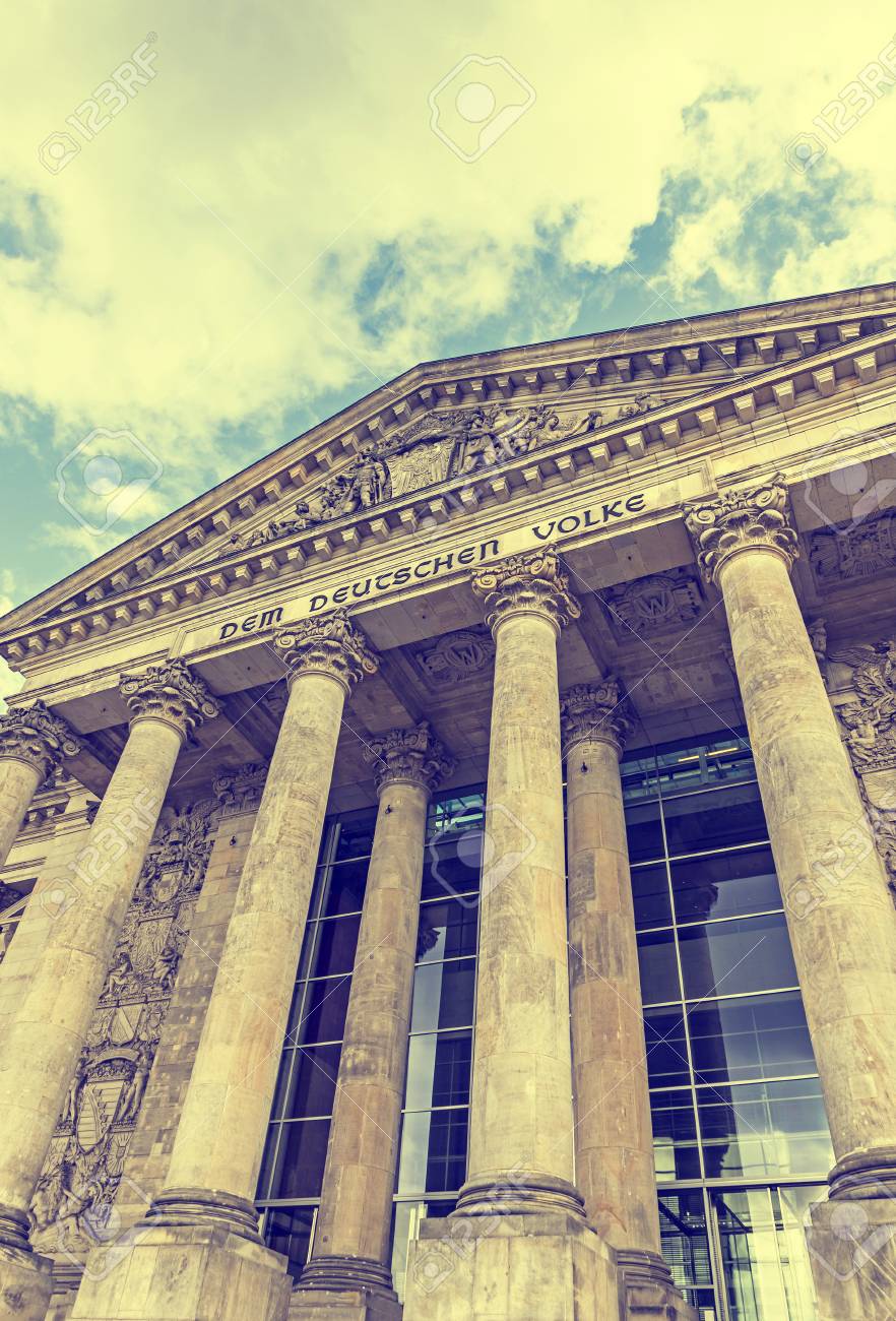 Eingang Des Deutschen Parlamentsgebaudes Deutscher Bundestag Oder Reichstag In Berlin Deutschland Aussenansicht Tintenfotoeffekt Lizenzfreie Fotos Bilder Und Stock Fotografie Image 91273832