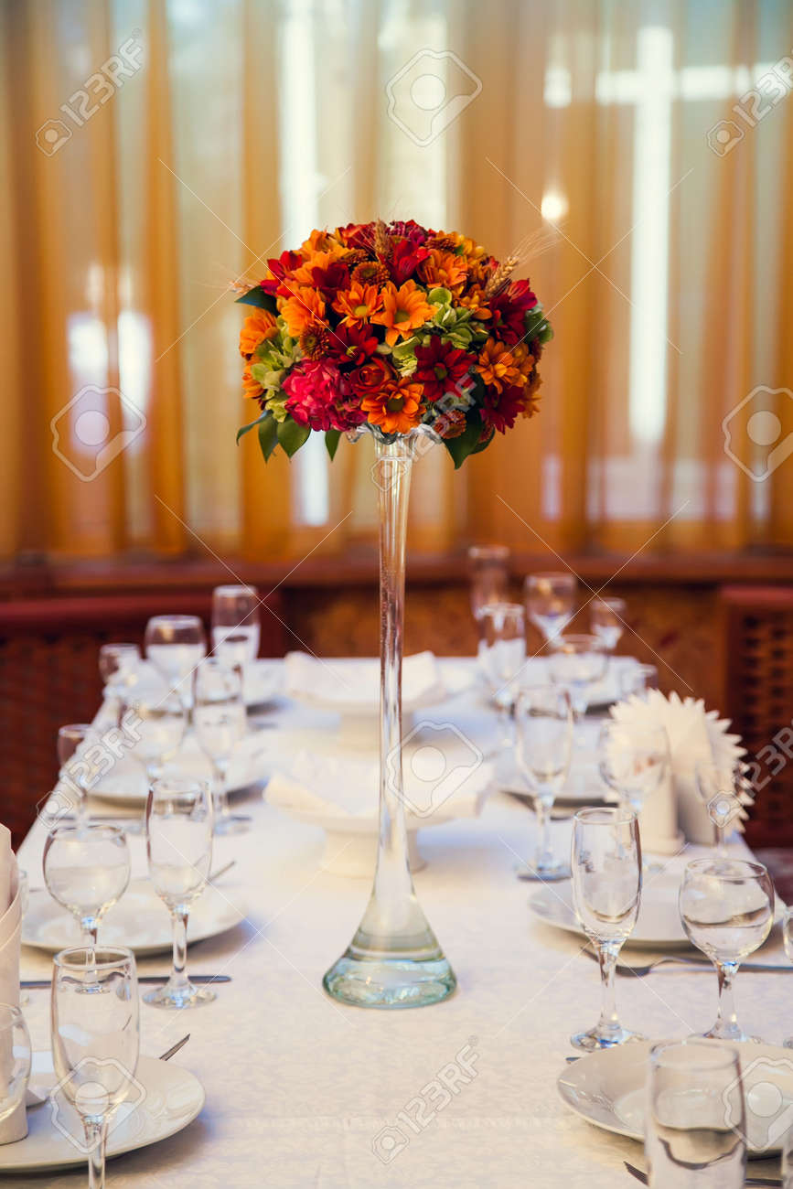Autumn bouquet of flowers decorates the festive table in the restaurant. - 156410878 Autumn bouquet of flowers decorates the festive table in the restaurant. - 156410878