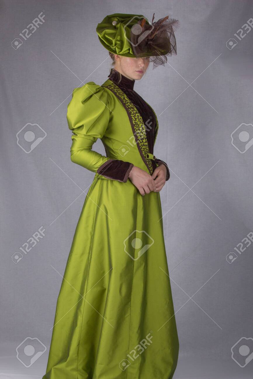Victorian woman outfit Outlet