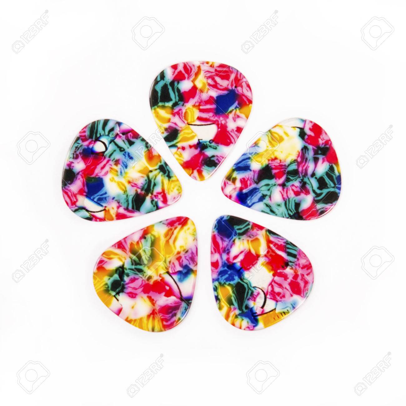 白い背景に分離されたギター ピック の写真素材 画像素材 Image