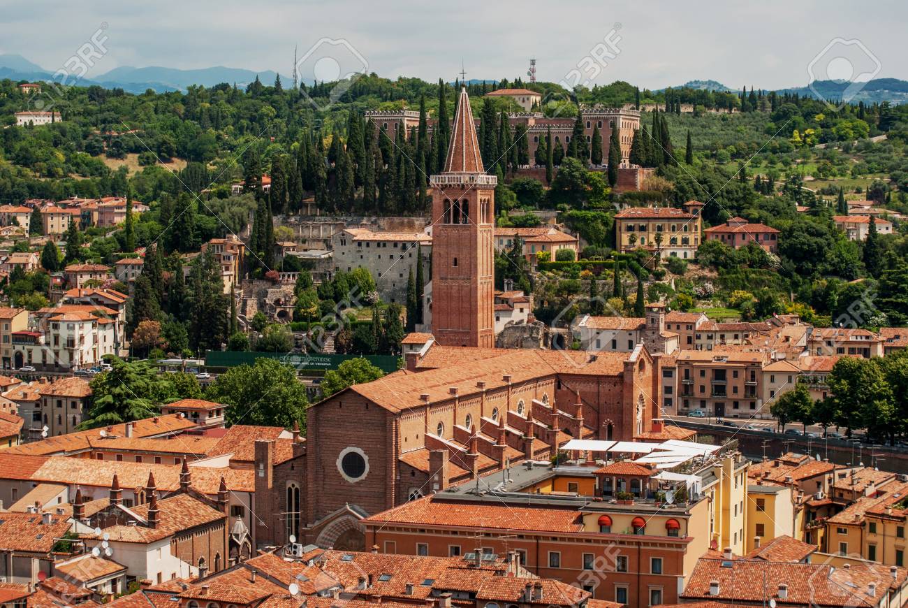 ヴェローナのヴェローナ イタリアの聖アナスタシアの教会全景 の写真素材 画像素材 Image ヴェローナのヴェローナ イタリアの聖アナスタシアの教会全景 の写真素材 画像素材 Image