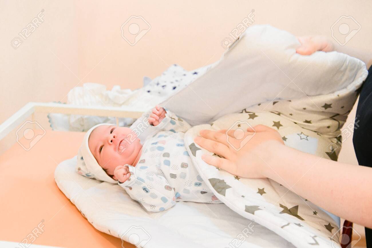 wrapping baby in blanket to sleep