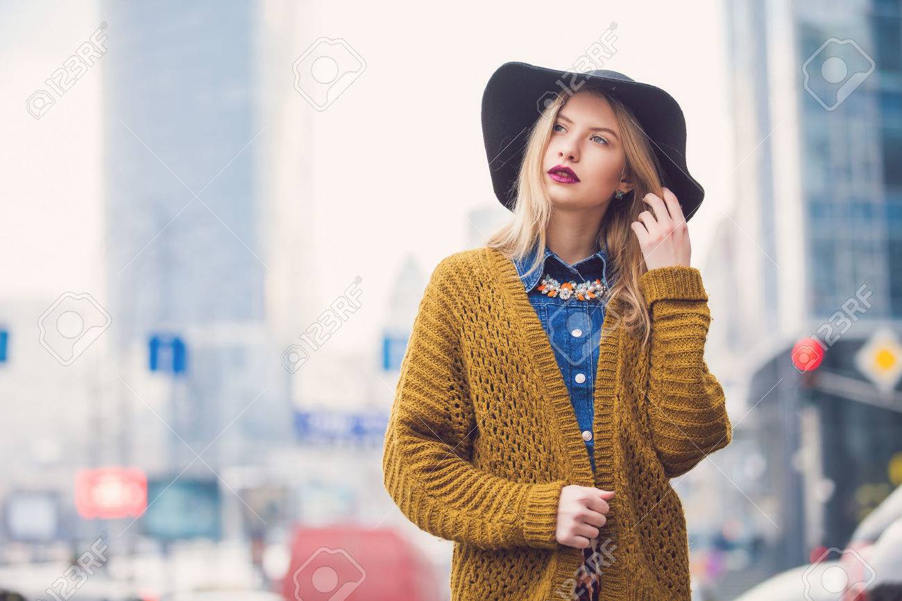 Fashionable young woman posing outside in a city street. Winter Fashion - 46896341 Fashionable young woman posing outside in a city street. Winter Fashion - 46896341