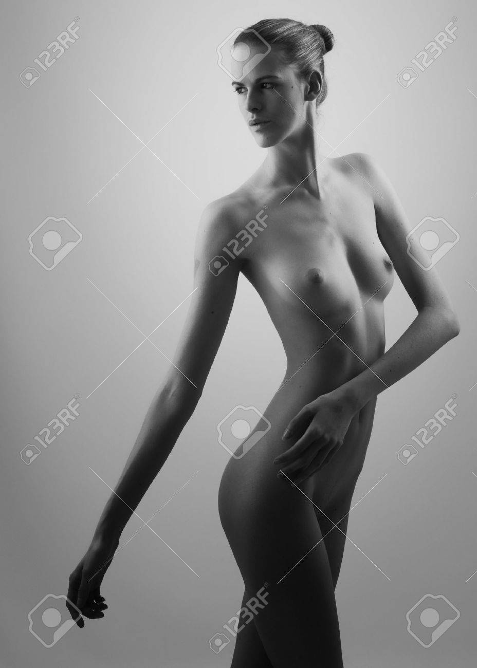 美しいヌード女性モノクロ の写真素材 画像素材 Image 美しいヌード女性モノクロ の写真素材 画像素材 Image