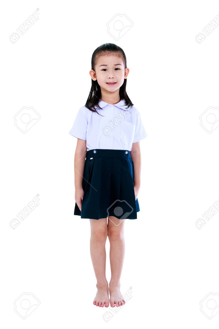 若い幼稚園児は 笑顔で制服を着て 顔に楽しみの表情をしています かわいいアジアの女の子のフルボディは 立って 白い背景に隔離されたスタジオでカメラを見て 教育と人の概念 の写真素材 画像素材 Image 若い幼稚園児は 笑顔で制服を着て 顔に楽しみの表情をしています かわいいアジアの女の子のフルボディは 立って 白い背景に隔離されたスタジオでカメラを見て 教育と人の概念 の写真素材 画像素材 Image