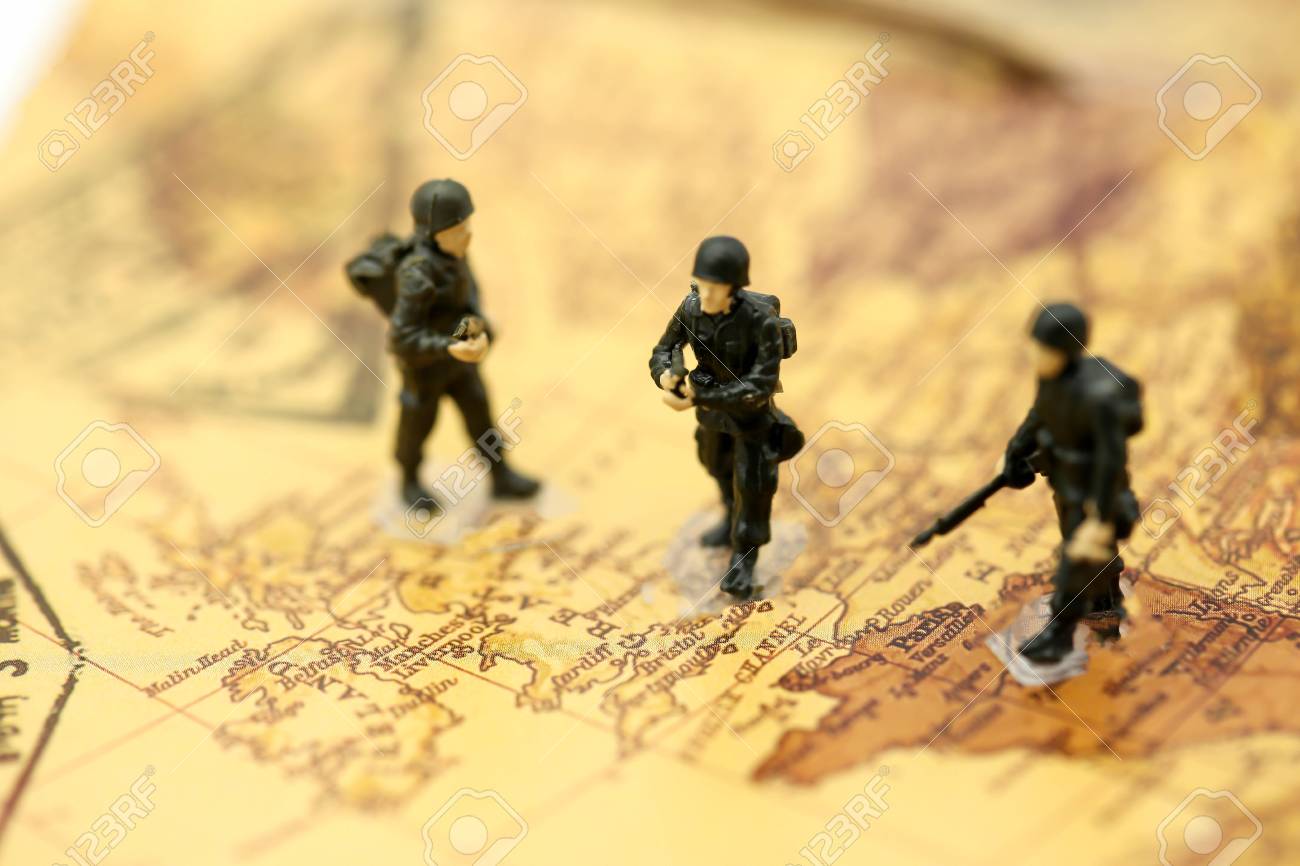 miniature army soldiers