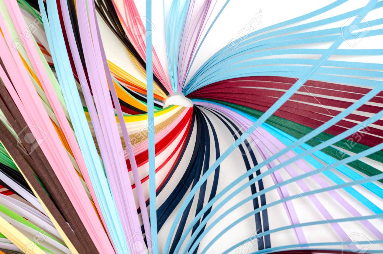 カラフルな紙細工の白い背景の波でストリップします の写真素材 画像素材 Image