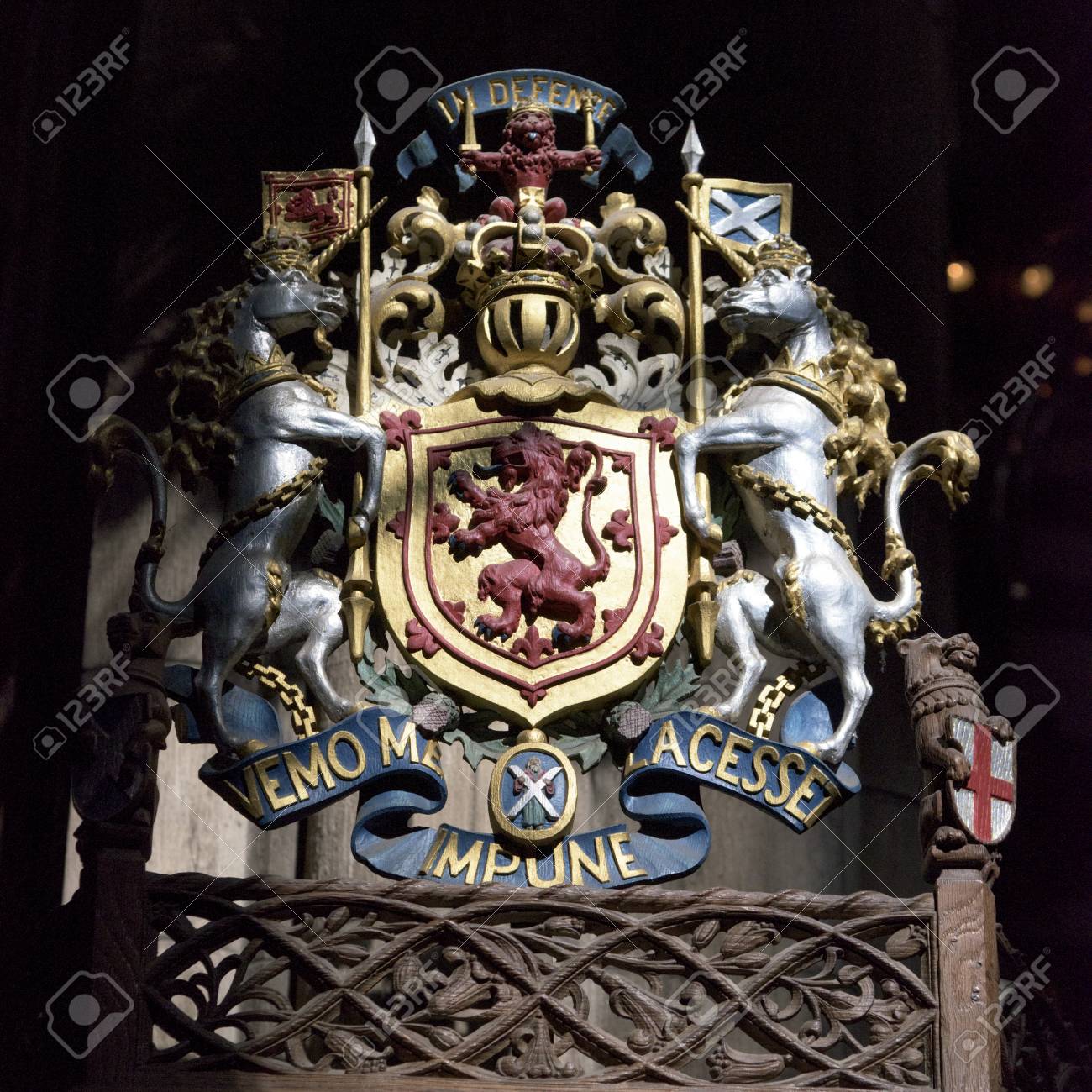 聖ジャイルズ大聖堂 エディンバラ スコットランドの紋章付き外衣 の写真素材 画像素材 Image