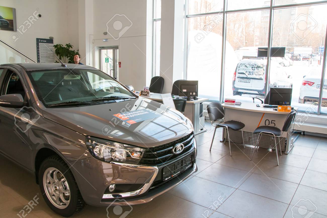 Russia Kirov 5 De Dezembro De 2016 Showroom E Carro Lada Da Concessionaria Gusar Da Fabrica Avtovaz Na Cidade De Kirov Em 2016 Fotos Retratos Imagenes Y Fotografia De Archivo Libres De Derecho Image 69098062