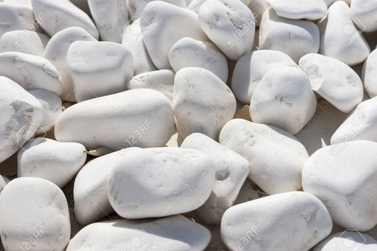 白く 丸い石 白くて透明な石