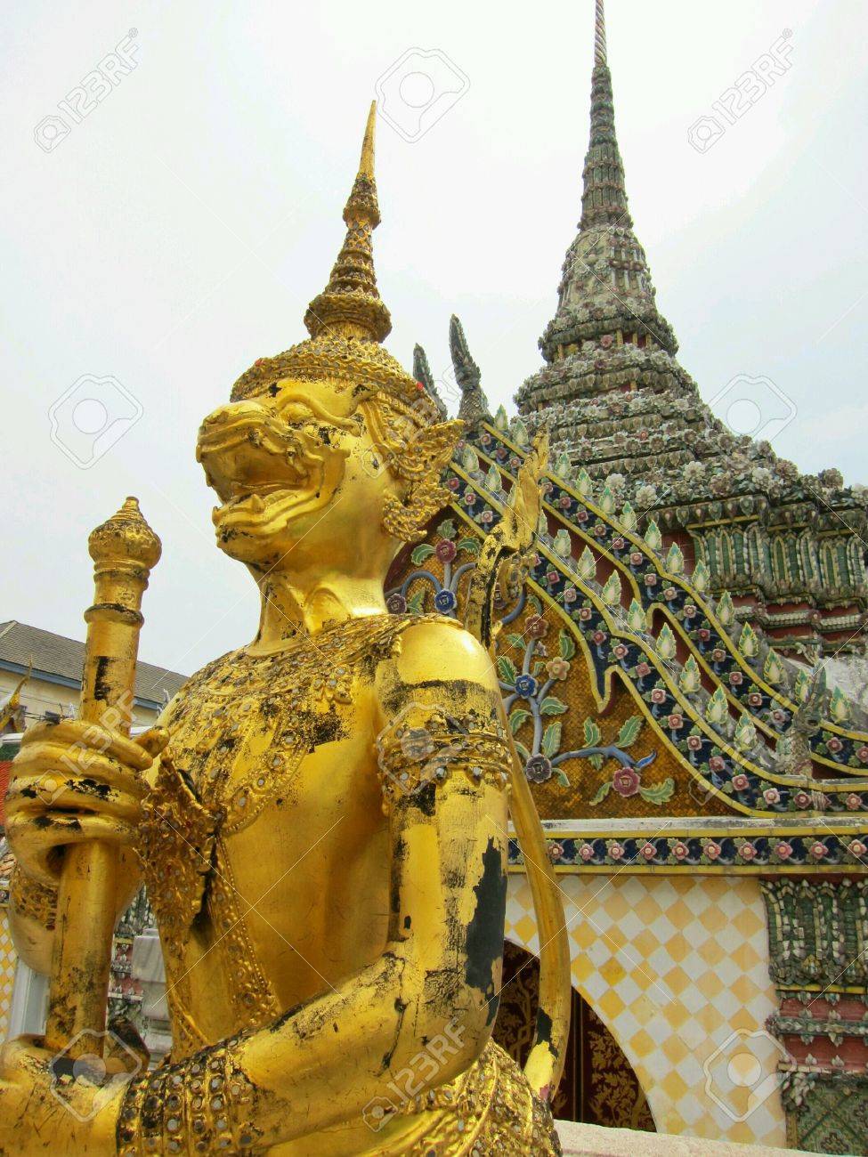 タイの守護神像寺のエメラルド仏バンコク タイの化合物 の写真素材 画像素材 Image タイの守護神像寺のエメラルド仏バンコク タイの化合物 の写真素材 画像素材 Image