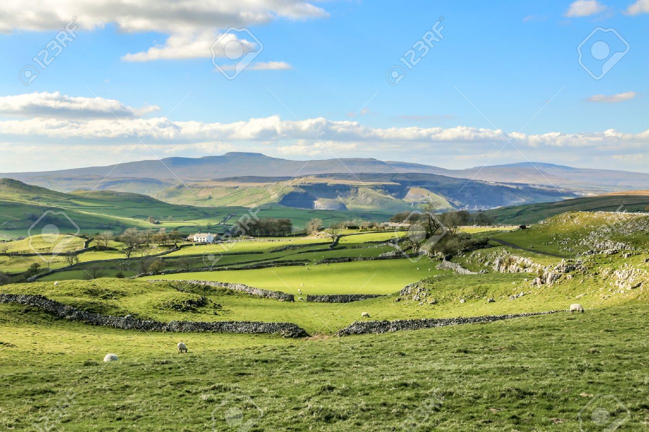 美しいヨークシャー デイルズ風景美しい風景イギリス観光英国緑丘 の写真素材 画像素材 Image