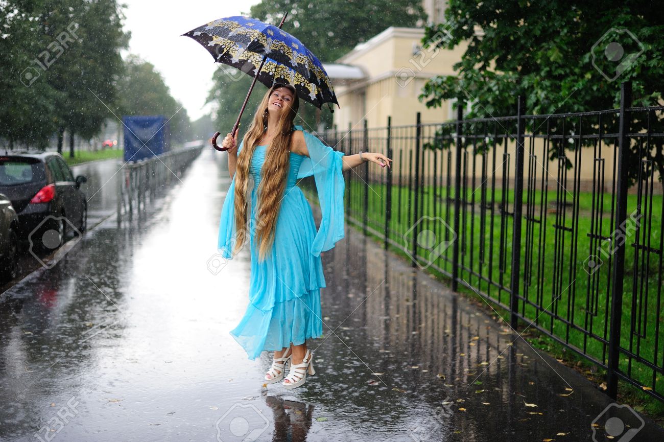 Статусы про дождь. I dream of rain cover. Картинка it's raining. Pouring rain перевод. It is pouring down.