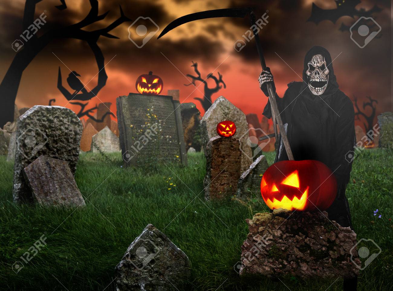 墓地 ハロウィン背景の死神 の写真素材 画像素材 Image