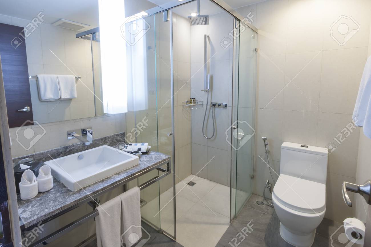 Cuartos De Aseo Con Ducha. Ducha Y Baera En Un Bao Pequeo With ... Cuartos De Aseo Con Ducha. Ducha Y Baera En Un Bao Pequeo With ...
