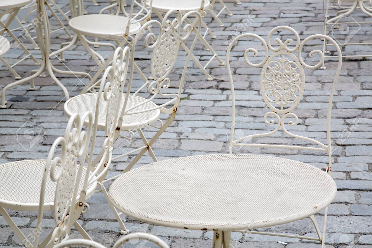Cafe Tisch Und Stühle; Stockholm; Schweden; Lizenzfreie Café Tisch Und Stühle, Garten Königs, Stockholm, Schweden