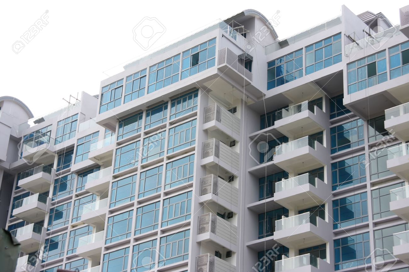 Moderne wohnblocks großansicht des glases balkone lizenzfreie bilder 2337944