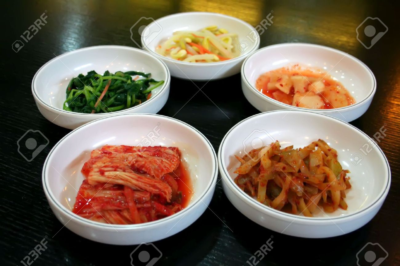 キムチ伝統的な韓国スパイシー野菜漬物鉢 の写真素材 画像素材 Image キムチ伝統的な韓国スパイシー野菜漬物鉢 の写真素材 画像素材 Image