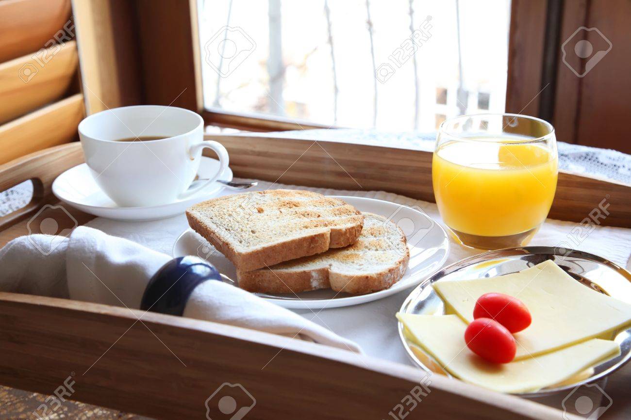 エレガントで豪華な朝食 トースト コーヒー オレンジ ジュース の写真素材 画像素材 Image