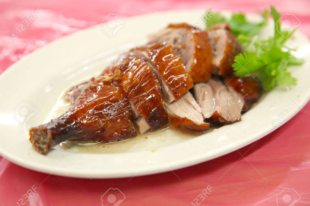 中国語 アジア料理のレストラン プレゼンテーションをスライス 鴨をローストします の写真素材 画像素材 Image