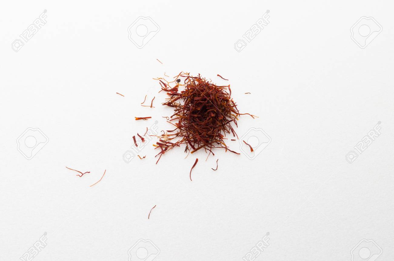 Safron Ist Eine Wertvolle Krauter Hauptsachlich In Arabischen Land Gefunden Saffron Hat Viele Vorteile Gegenuber Health By Mischen Ein Paar Safran Mit Heissem Wasser Wird Die Wasserfarbe In Gelb Lizenzfreie Fotos Bilder Und