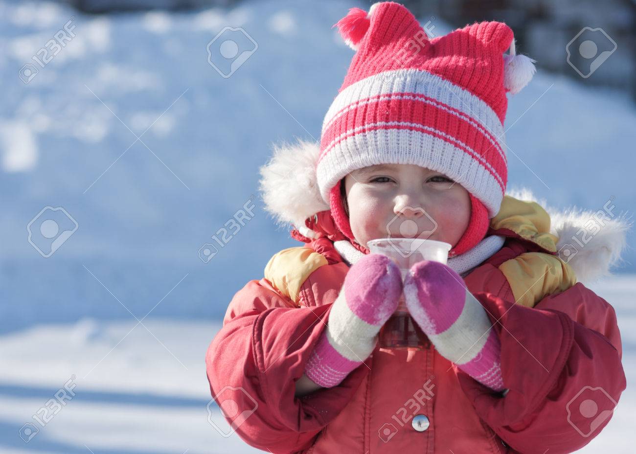 最新子供 飲み物 冬 かわいい子供たちの画像