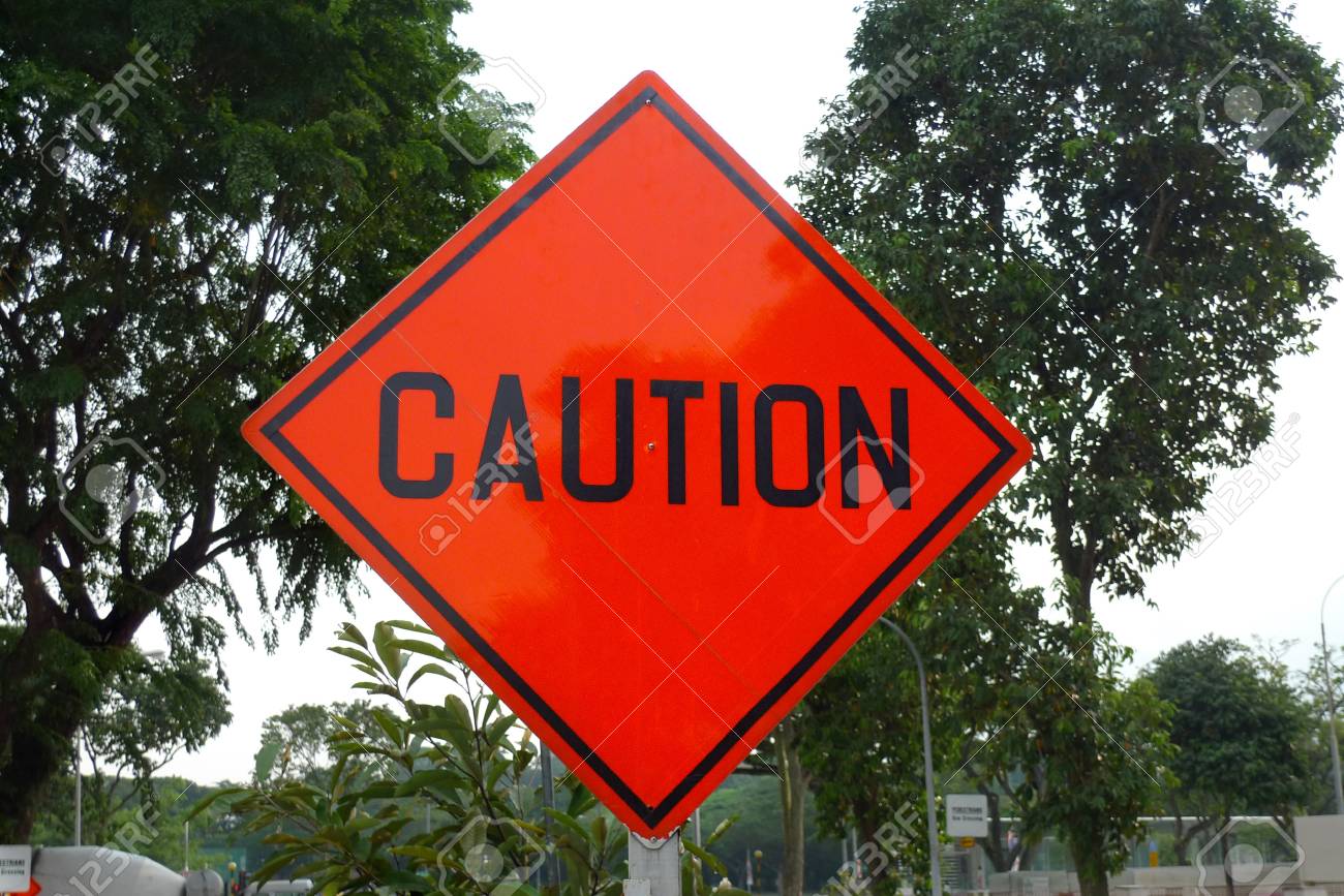 標識 看板 道路 注意 CAUTION