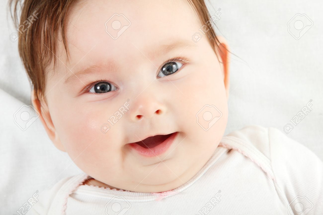 Copyspace でかわいい赤ちゃん笑顔 美しい子供の顔のクローズ アップ の写真素材 画像素材 Image
