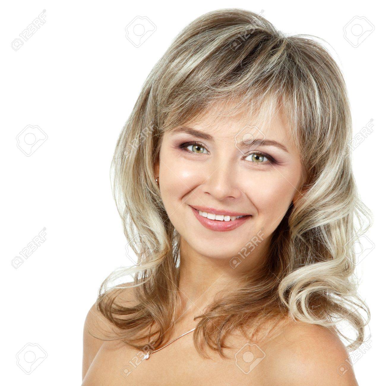 ミッド アダルト女性の肖像画 白以上の魅力的な白人中間 40 歳女性の顔 の写真素材 画像素材 Image 19086211