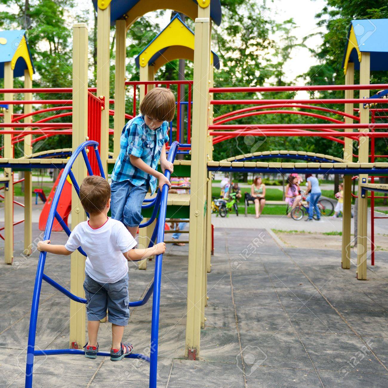 Resultado de imagen de imagenes libre de niños en el parque