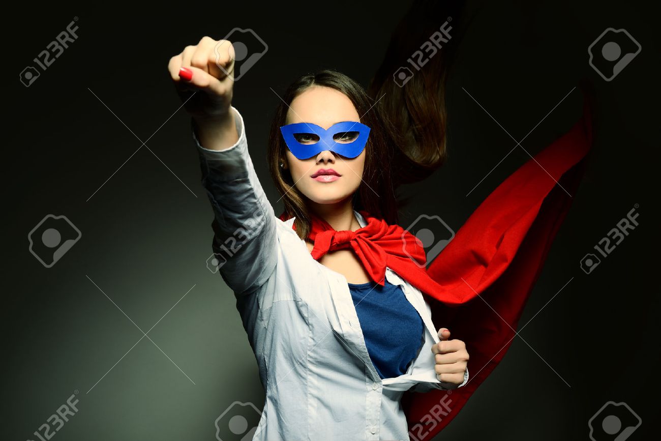 Mujer Bonita Joven Abriendo Su Camisa Como Un Superhéroe Mujer Bonita Joven Abriendo Su Camisa Como Un Superhéroe