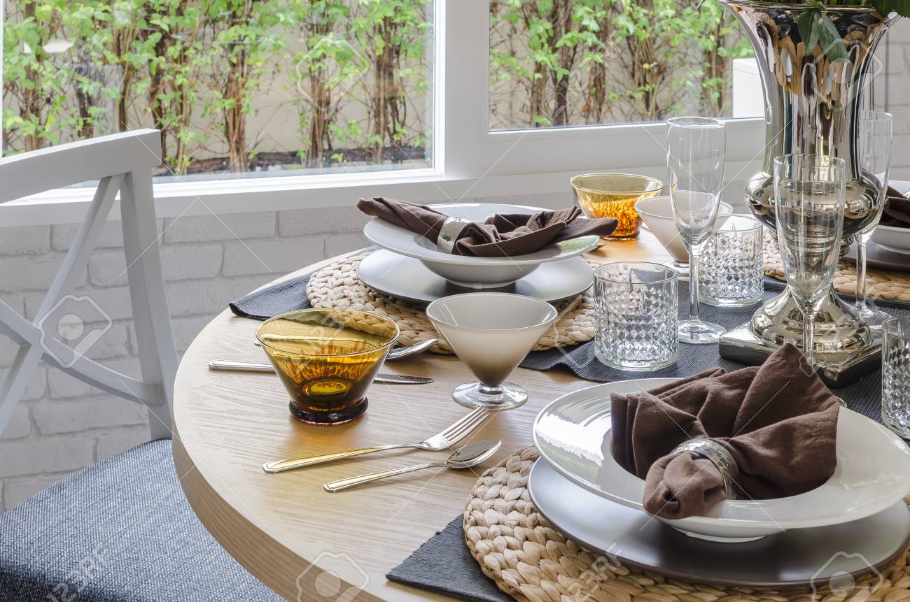 Salle à Manger Table Dressée