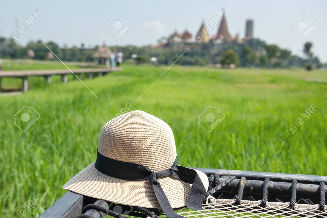 landscaping straw hats