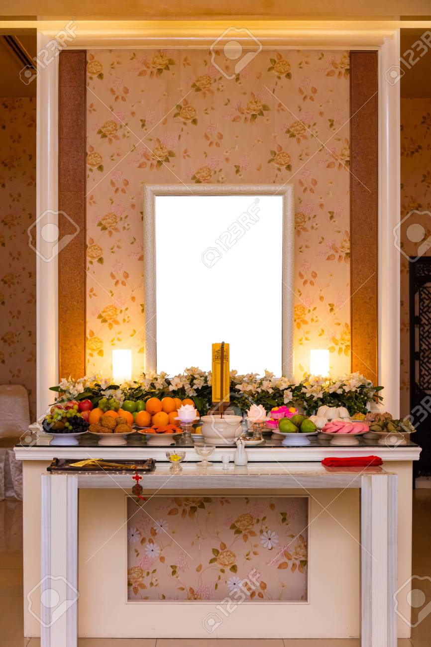 繁体字中国語嘆くホール空白のフォト フレームと花とフルーツのデコレーション の写真素材 画像素材 Image