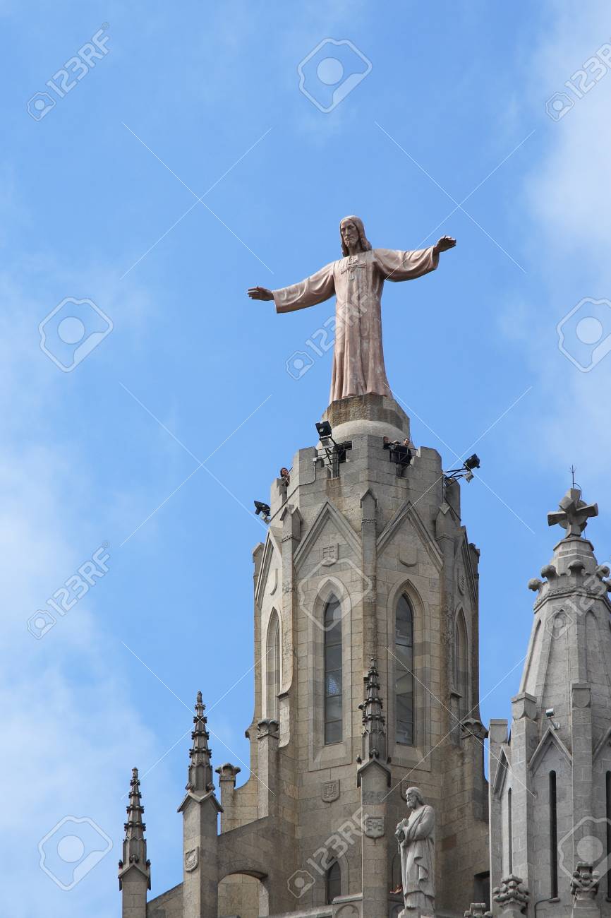 Kerk Van Het Heilige Hart Van Jezus Op De Top Van De Berg Tibidabo In  Barcelona, Catalonië, Spanje. Royalty-Vrije Foto, Plaatjes, Beelden en  Stock Fotografie. Image 23890524