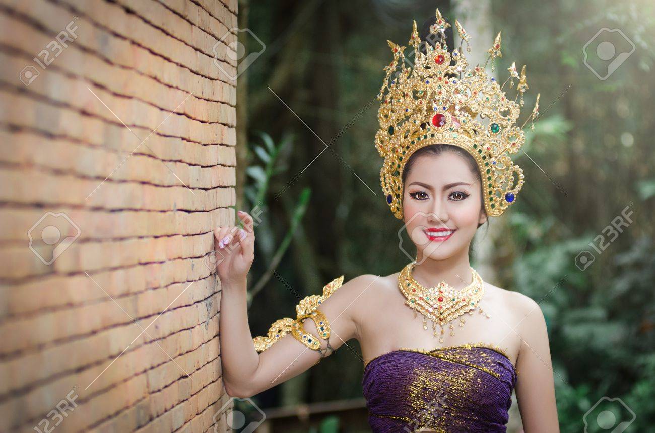 タイ民族衣装でタイの女性 の写真素材 画像素材 Image