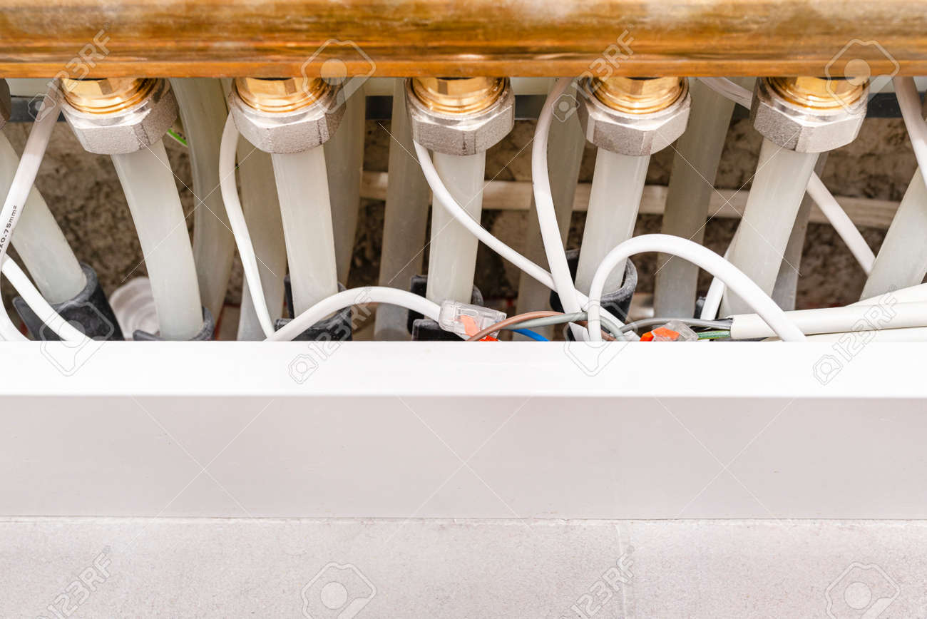 180370125-new-brass-manifold-for-underfloor-heating-with-plastic-pipes-and-connected-electric-cables-for.jpg